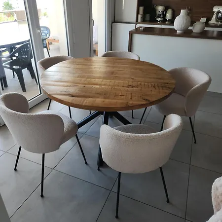 Neuf Apartment *